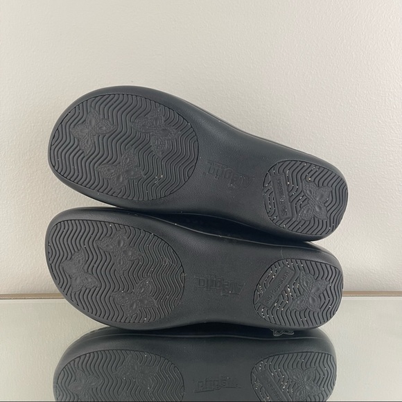 ALEGRIA Black Leather Floral Paisley Embossed Keli Professional Slip On Loafers - Picture 11 of 12